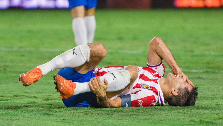 Chivas confirma lesión de Sergio Flores