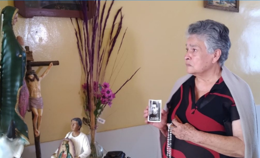 Mujer busca al Papa para pedir por los desaparecidos en México 