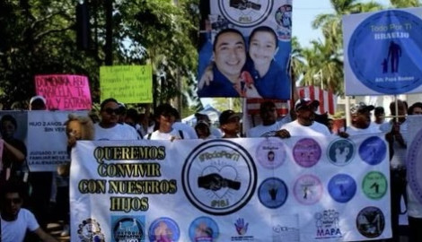 Marchan papás en Yucatan contra juzgados familiares