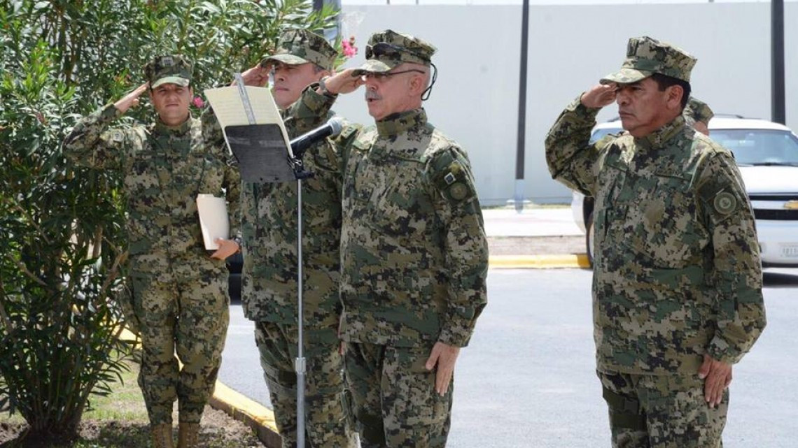 Asiste alcaldesa a entrega-recepción del Mando de Armas