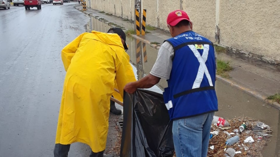 Desazolvan cuadrillas municipales sistema pluvial