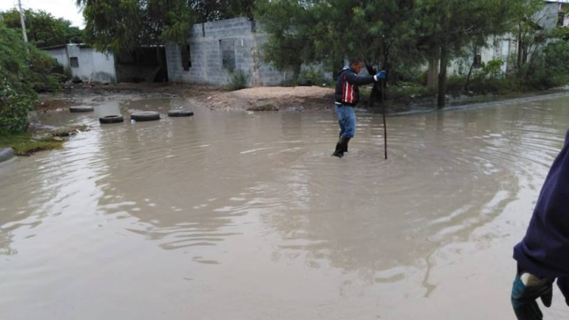 Comapa trabaja con equipo vactor