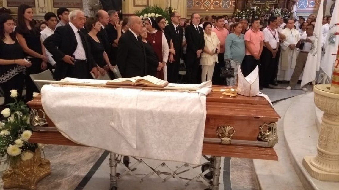 Dan último adiós al Obispo José Luis Dibildox Martínez