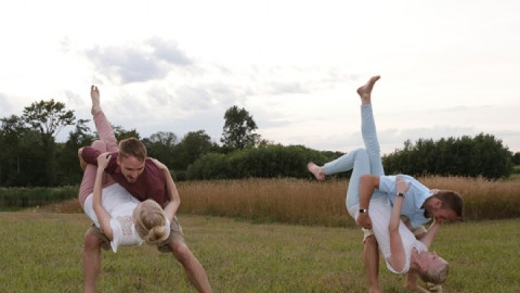 Parejas de gemelos idénticos deciden casarse y vivir juntos