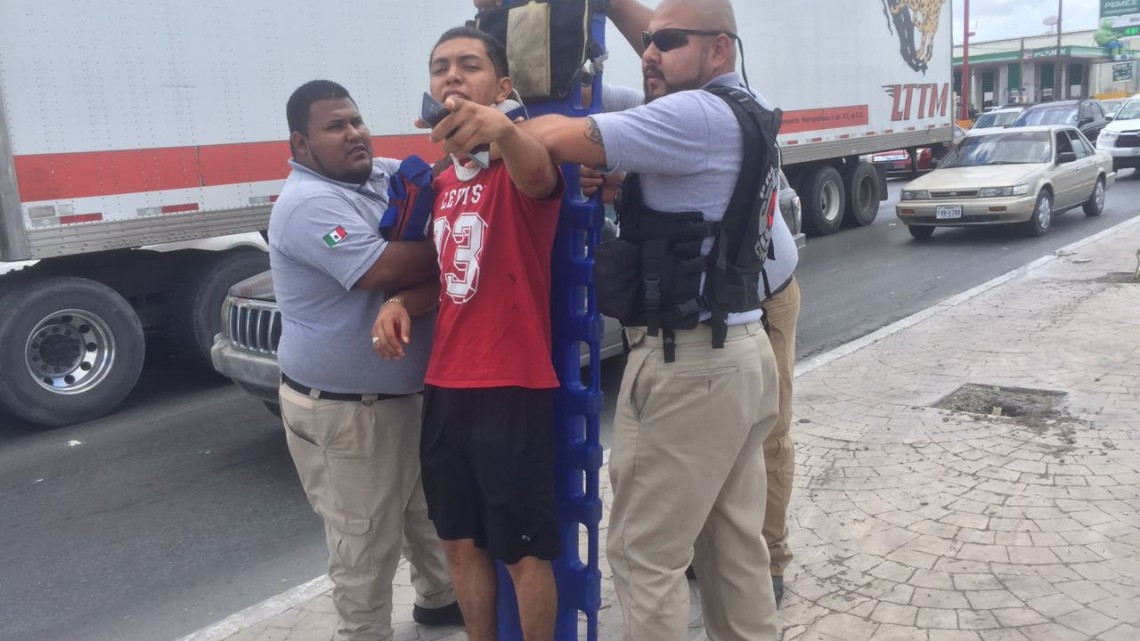 Despistado adolescente causa aparatoso choque