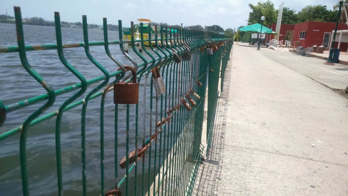 Retiran 700 kilos de candados de la laguna del Carpintero 