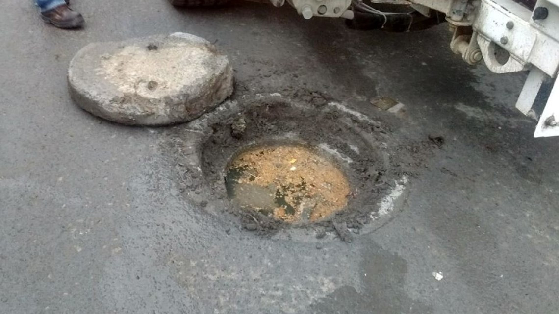 Comapa trabaja con equipo vactor