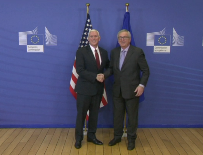 Pence mediador de EU con Europa