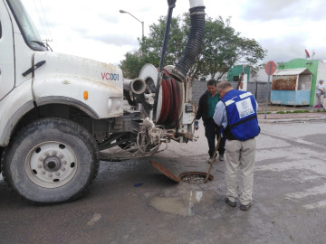 Elimina COMAPA de Reynosa brotes de aguas residuales