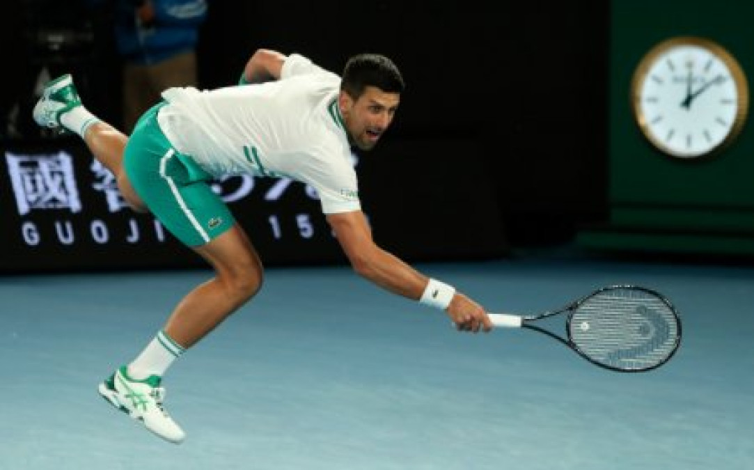 Novak Djokovic avanza a cuartos del Abierto de Australia