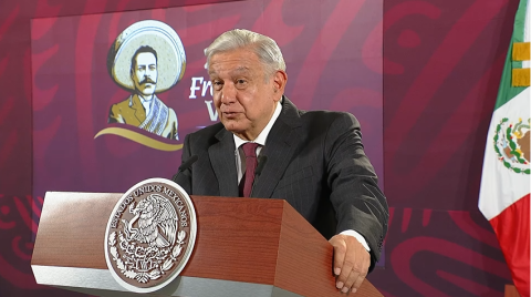 'Nunca hablé con él pero lo respeto', dice AMLO sobre fotomontaje con Hugo Chávez