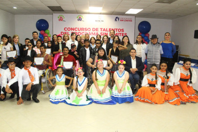 Participan en talento de canto, baile y danza sobre silla de ruedas