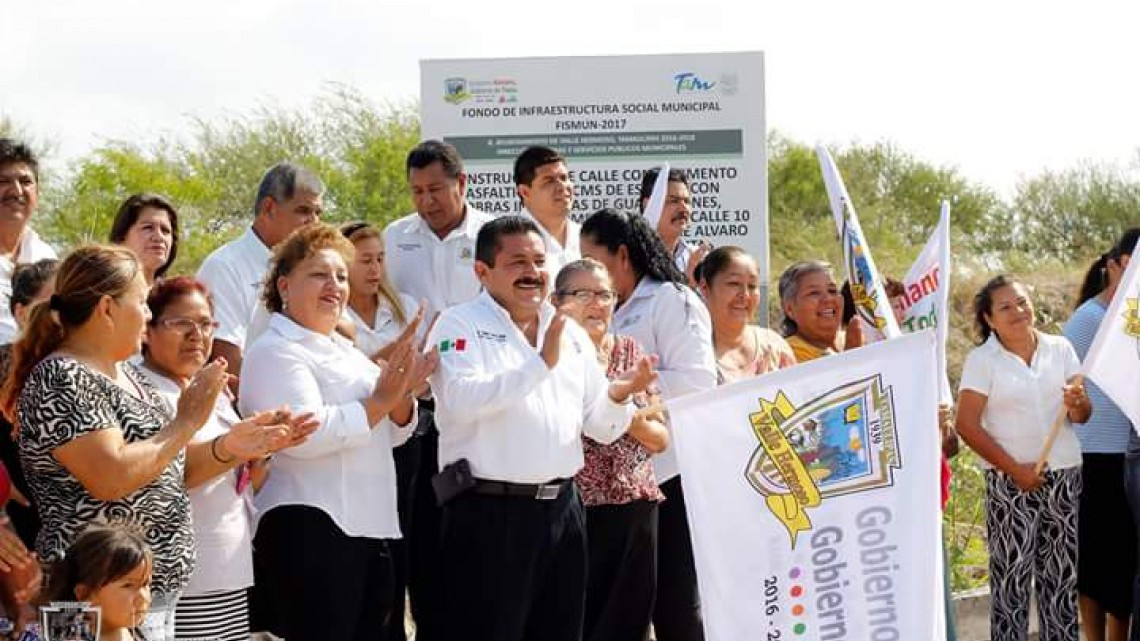 Ayuntamiento da banderazo para inicio de pavimentación