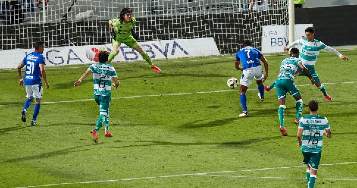 Romo pone a Cruz Azul a soñar con la 9na