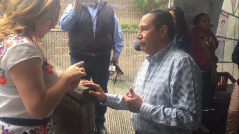 Titular de SEDESOL no vota por credencial vencida