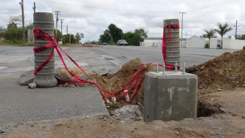 En construcción red eléctrica para el sistema de alumbrado 
