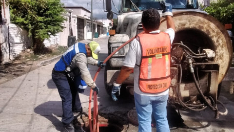 Con limpieza y sondeo mejora servicio de drenaje