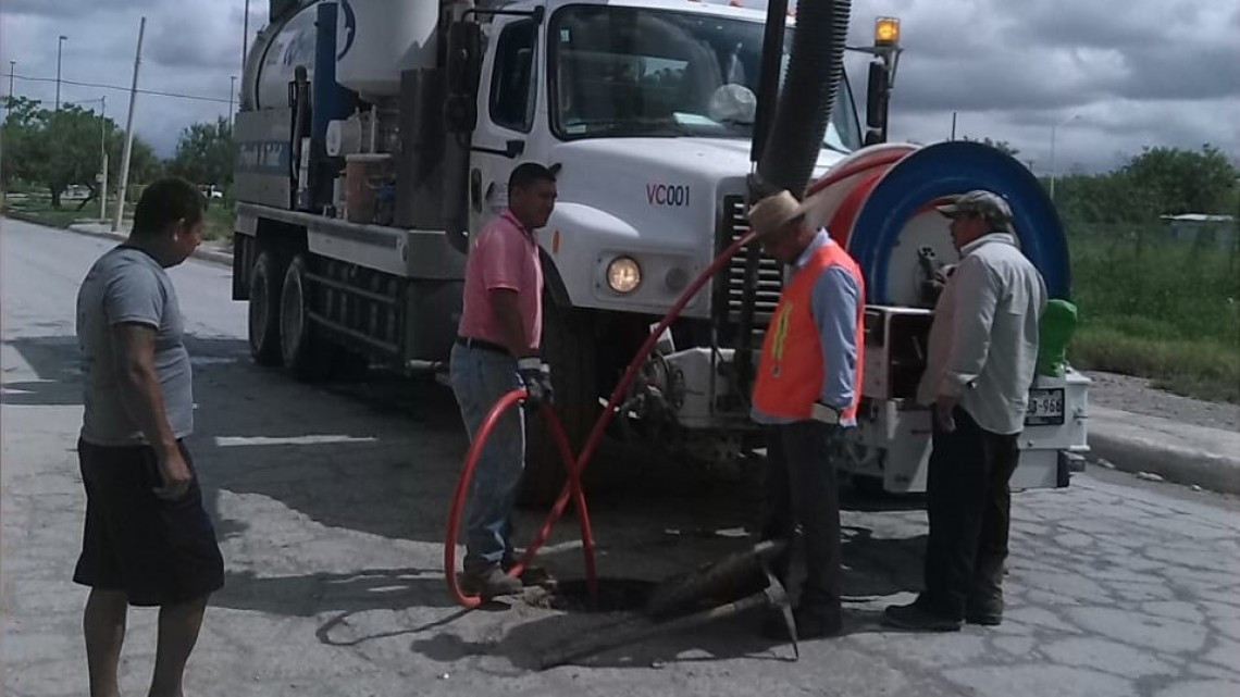 Intensifica COMAPA limpieza en líneas de drenaje