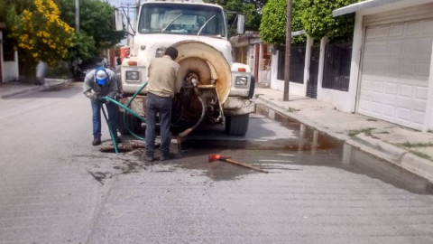 Comapa trabaja con equipo vactor