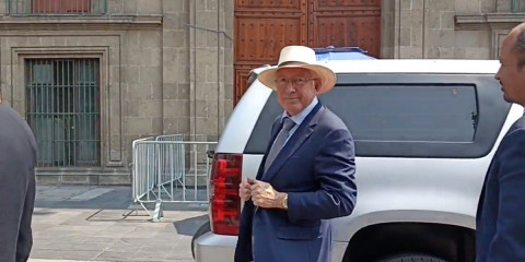 Se reunen AMLO y Ken Salazar en Palacio Nacional 