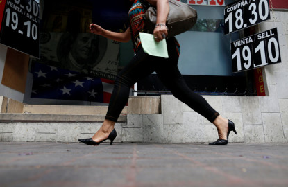 Peso se deprecia 0.90% frente al dólar durante la jornada: Banco Base