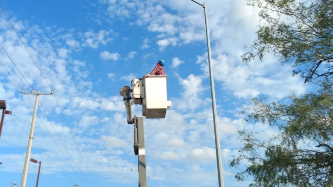 Ilumina Gobierno Municipal la avenida El Pasito