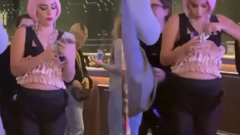 Lady Gaga utiliza su brassiere como monedero
