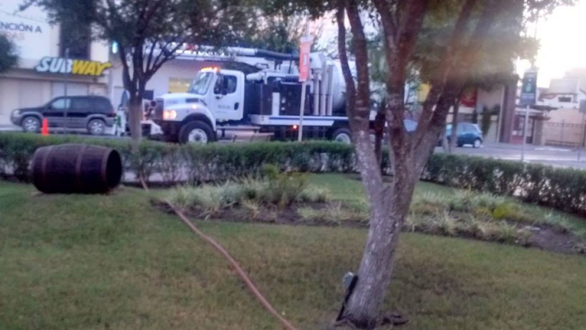 Comapa trabaja con equipo vactor