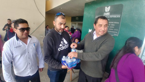 Abusan vendedores ambulantes de familiares en apuros en el IMSS