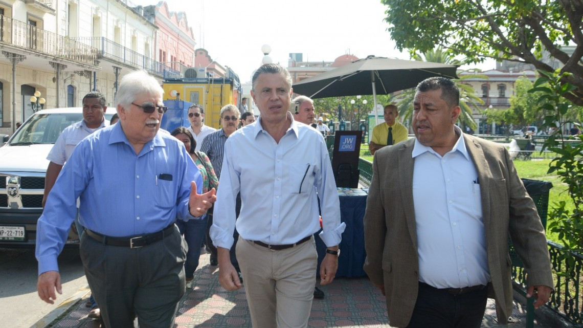 CANACO quiere fuera de la zona centro a los ambulantes