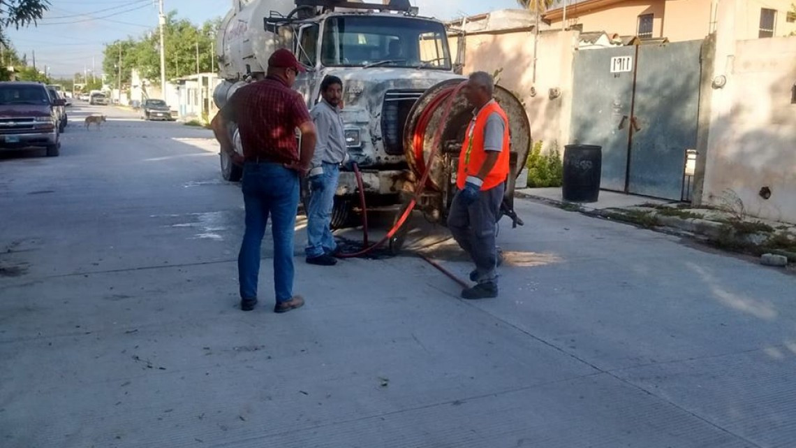 Comapa trabaja con equipo vactor