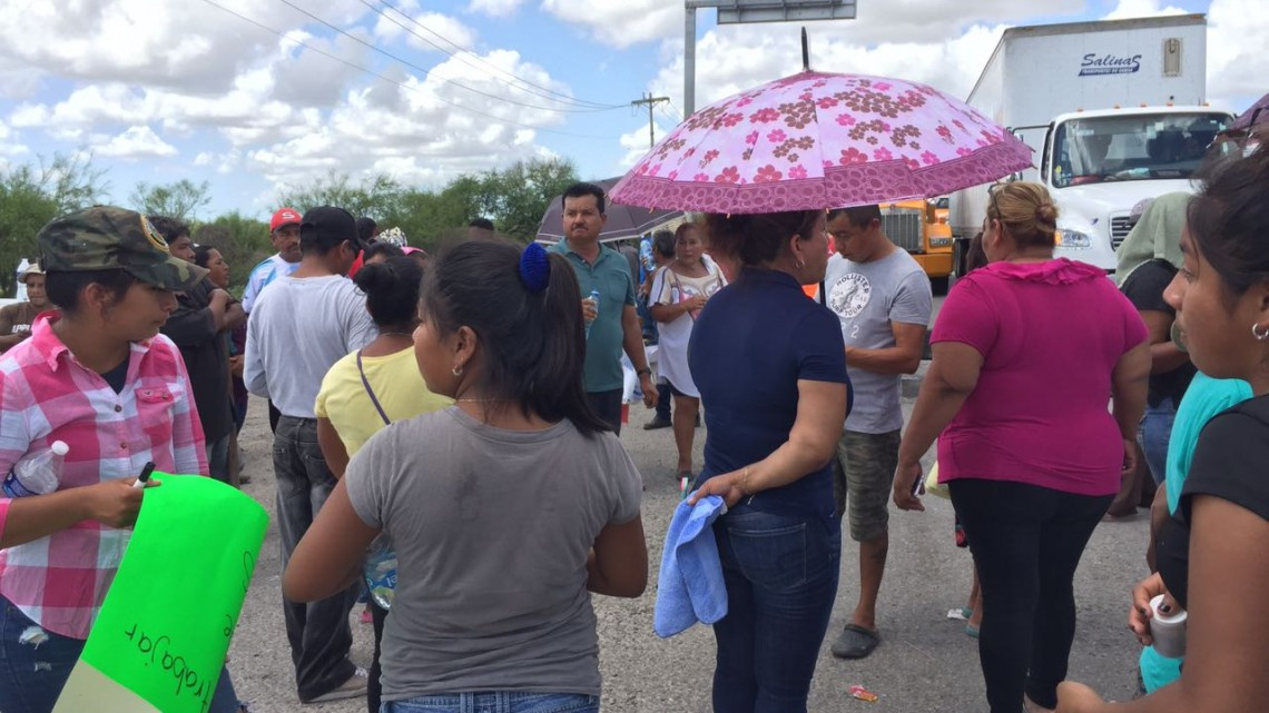 Bloquean pescadores carretera Matamoros-Victoria
