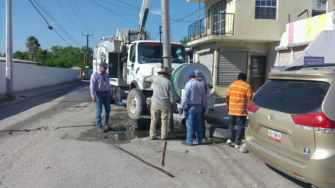 Comapa trabaja con equipo vactor