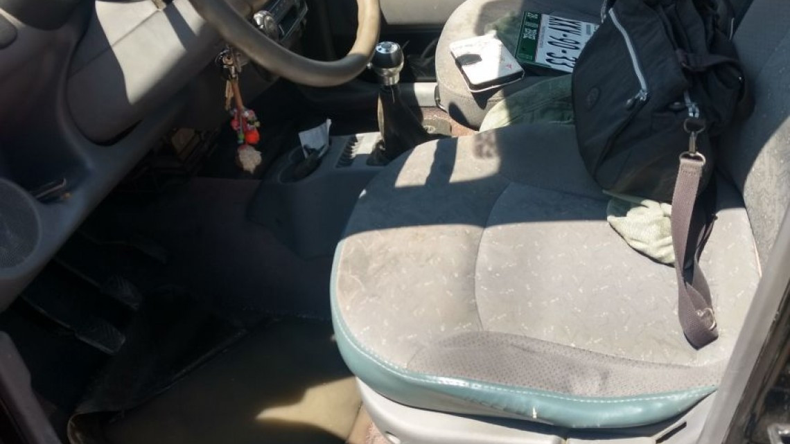 Caen dos vehículos en socavón en Ciudad Madero