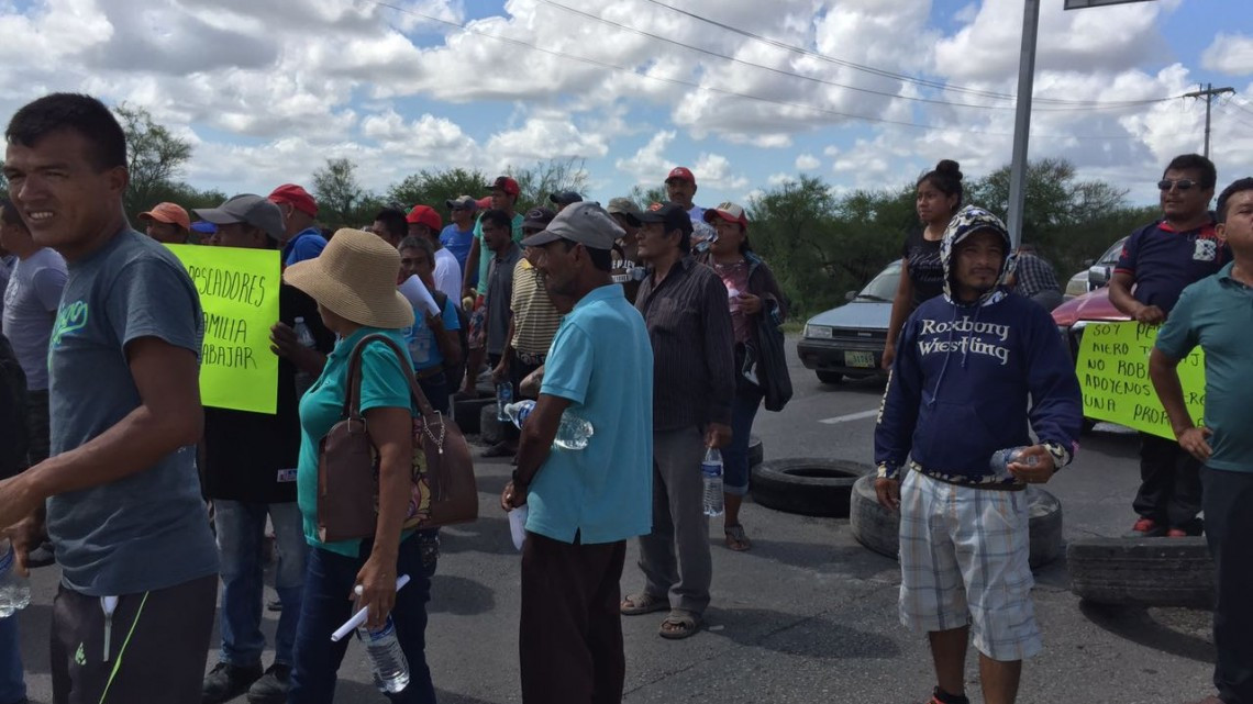 Bloquean pescadores carretera Matamoros-Victoria
