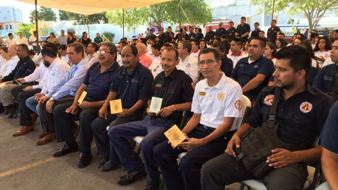 Celebran bomberos su día con exhibición en Matamoros
