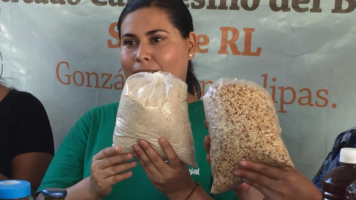 Productores del campo y artesanos se unen para exponer sus productos