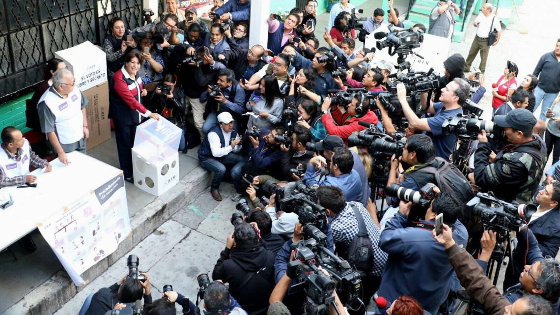 Delfina Gómez, la primera en votar