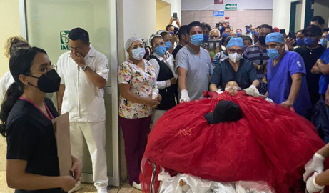 Con su vestido de 15 años y en compañía de su familia,  joven dona sus órganos