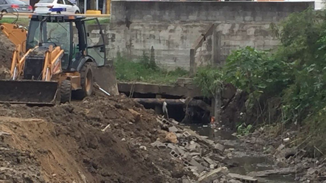 Obra recién entregada se colapsa por las lluvias