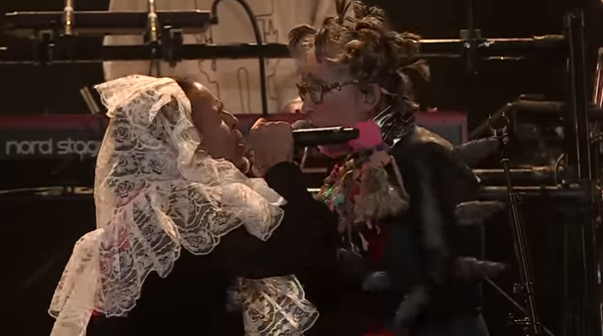 Café Tacvba interpreta “ingrato”, la nueva versión su éxito de 1994