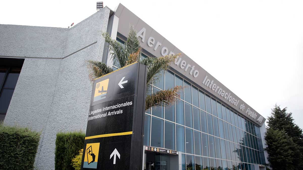 Reanuda operaciones el Aeropuerto Internacional de Puebla tras caída de ceniza