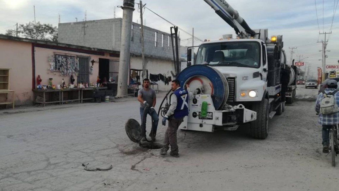 Comapa trabaja con equipo vactor