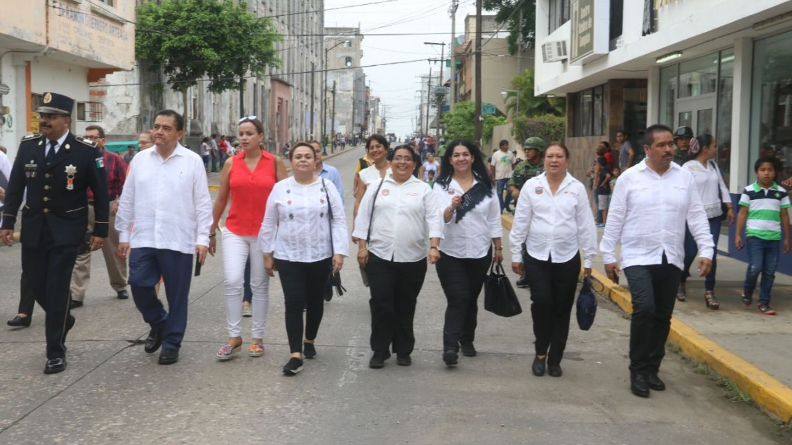 Realizan con éxito desfile conmemorativo de la independencia de México