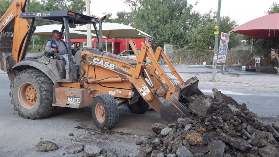Reparan cuadrillas pavimento en avenida México