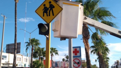 Repara semáforos Dirección de Vialidad y Semaforización