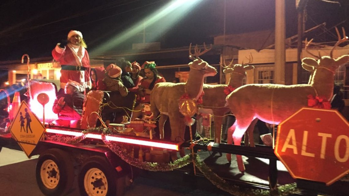 Disfrutan cientos de familias, el Desfile Navideño 2018