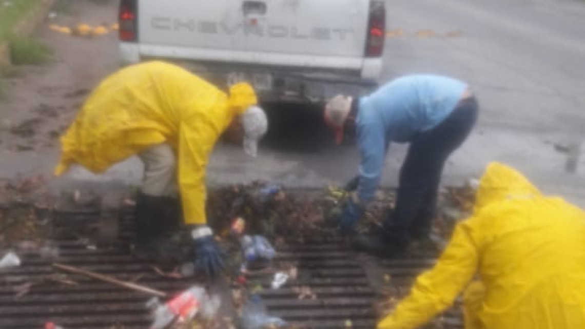 Para evitar encharcamientos COMAPA limpia pluviales   