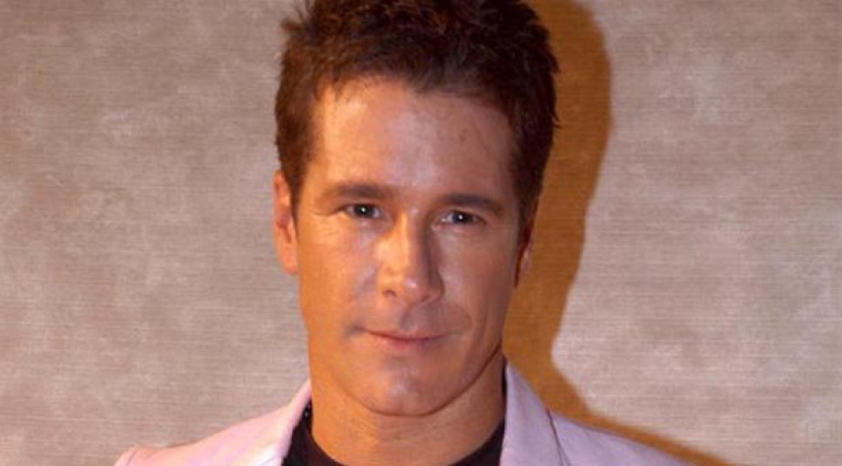 Fernando Carrillo es coronado rey de la comunidad LGBTTTI