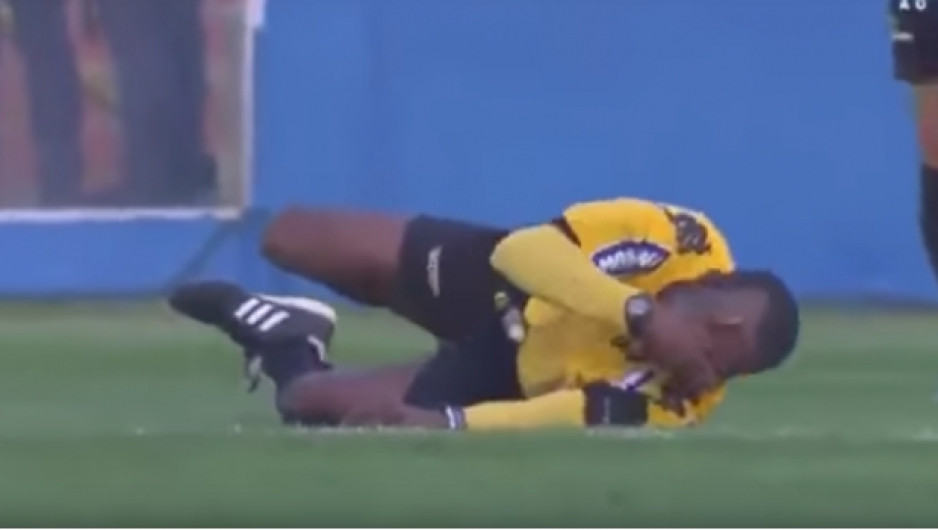 Árbitro sufre espantosa fractura 